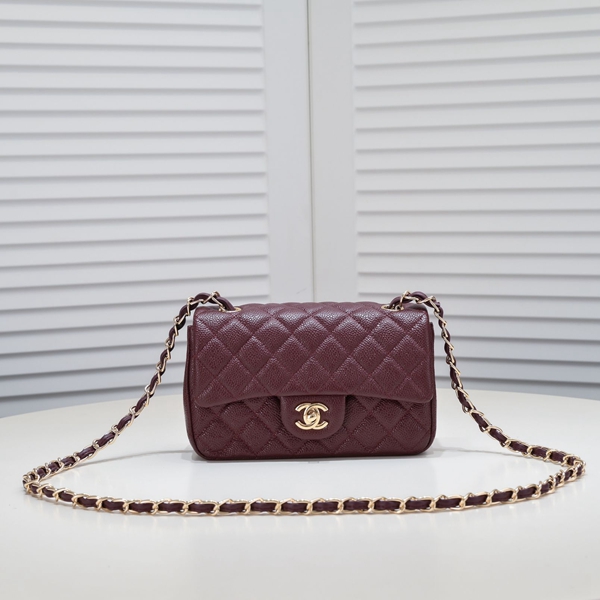 シャネルバッグ正面デザイン